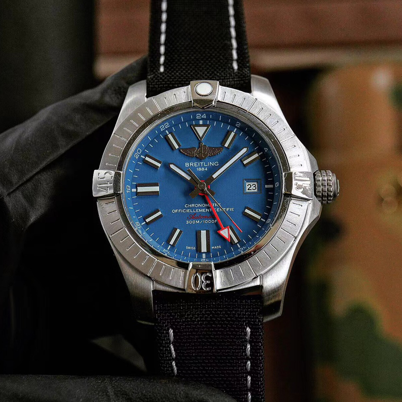 TheChronoLux - Breitling Avenger II GMT 43mm Blue Dial, 13327063035491635 1