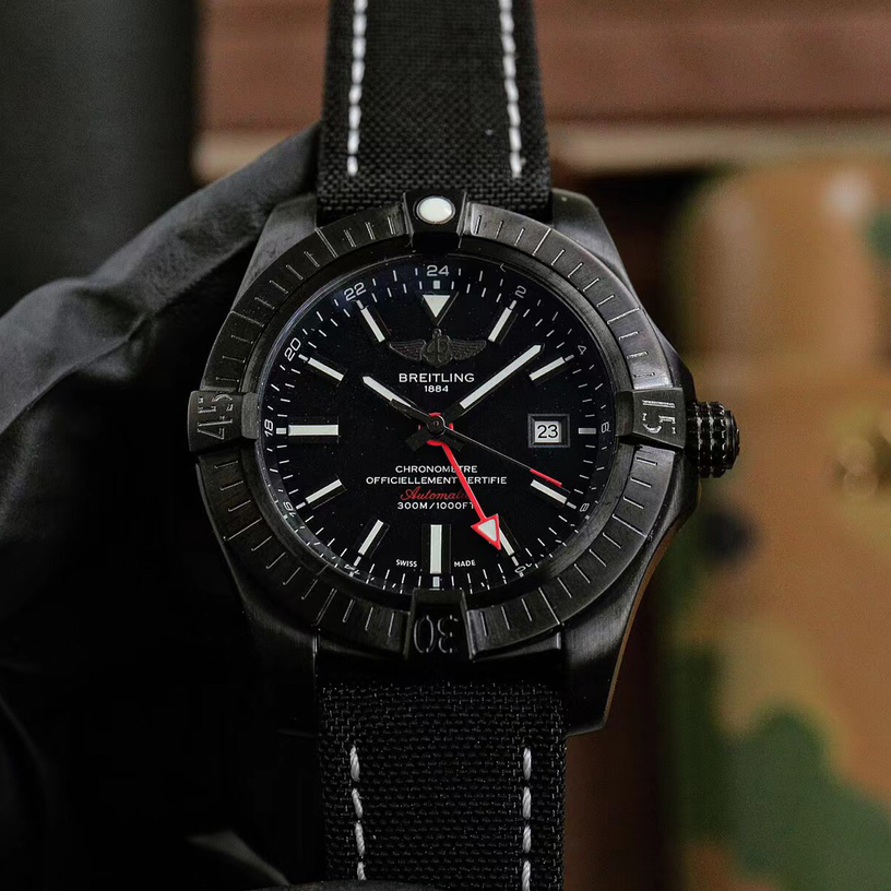 TheChronoLux - Breitling Avenger II GMT 43mm Black Dial, 13327063090236972