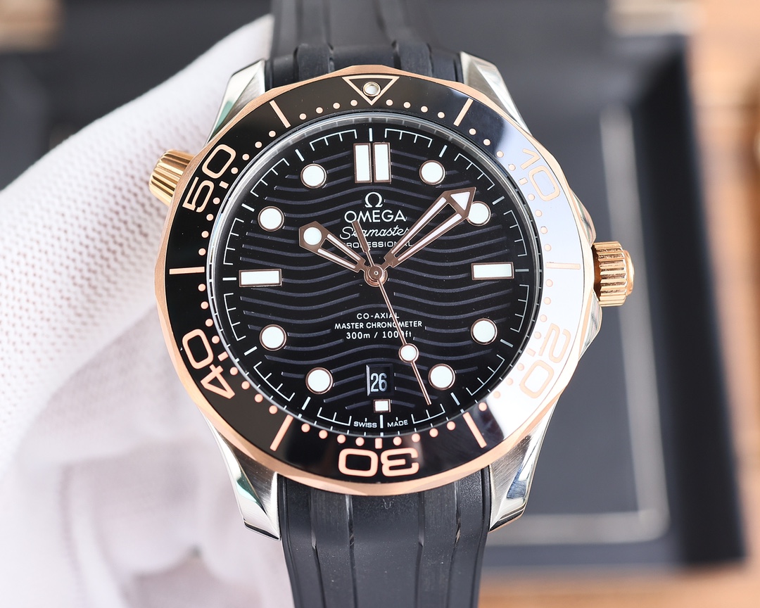 TheChronoLux - Seamaster Diver Co‑Axial Master Chronometer 42mm Black & Gold, 13327603358808908