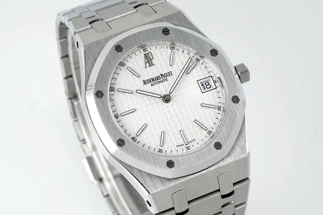 TheChronoLux - Audemars Piguet Royal Oak Jumbo 15202 39mm White, photo 2024 07 02 17 54 53